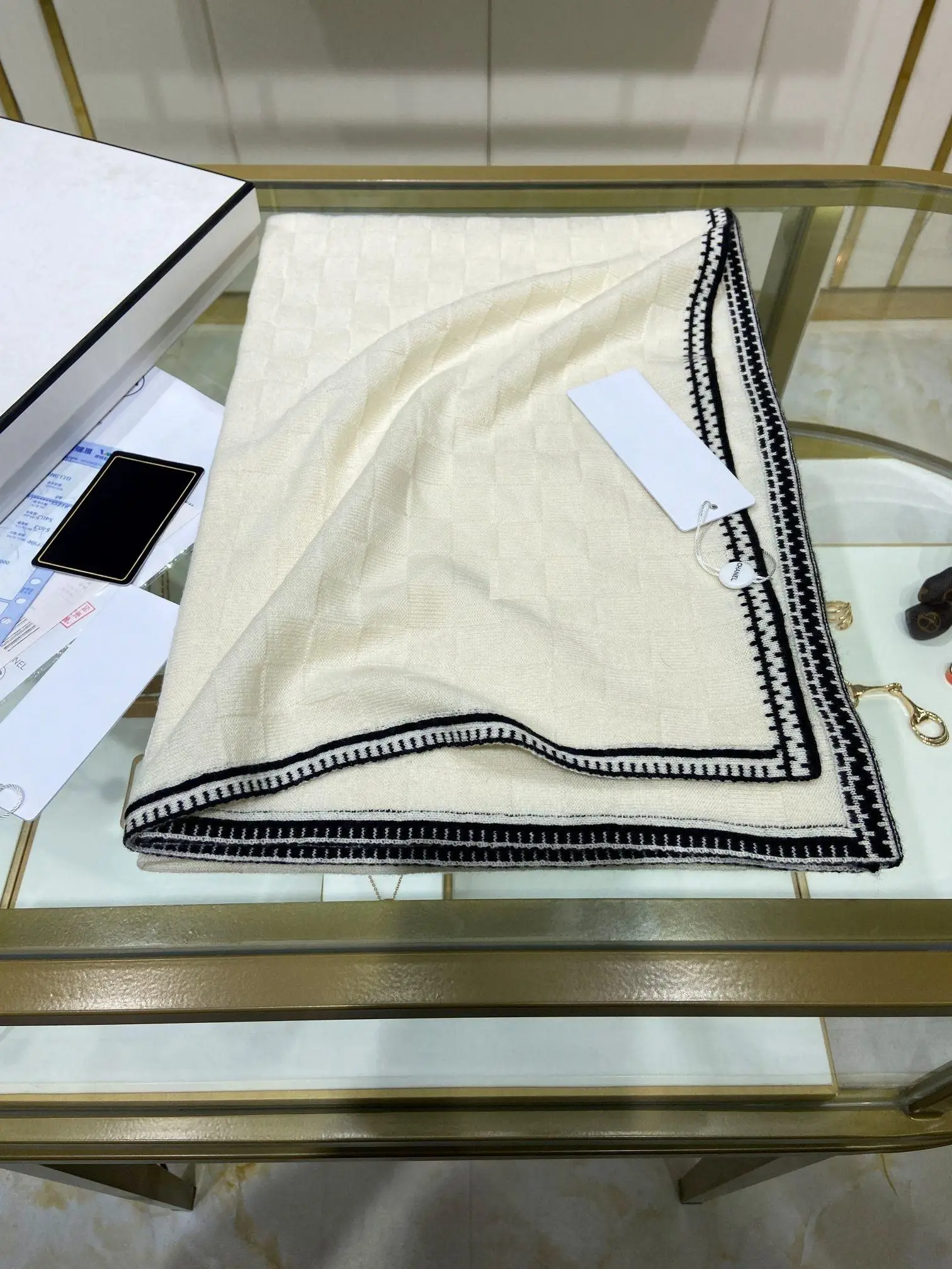 

Pure Cashmere Scarf Women's Fashionable Warm Versatile Color Block Hollow Neck Protection Knitted Scarf Trending Commute