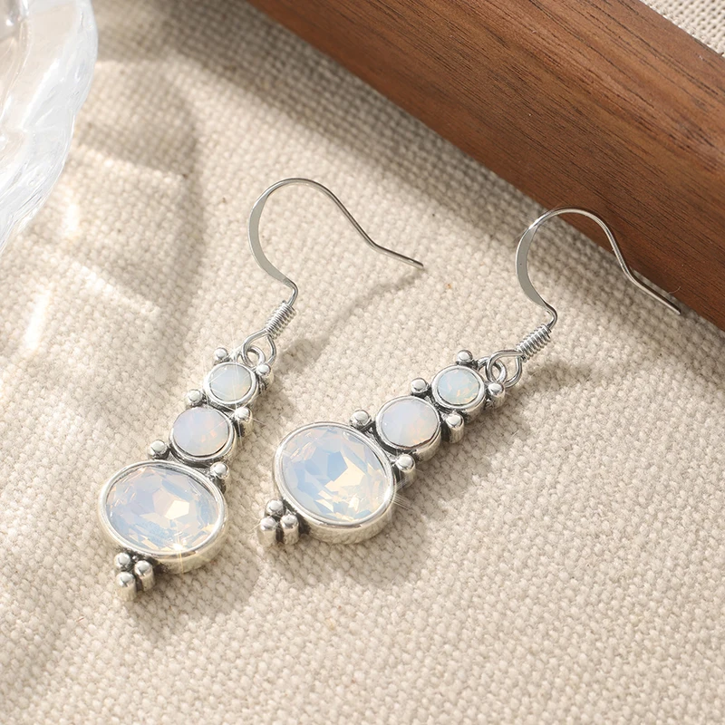 Women‘s Classic Simple Synthetic Long Dangle Earrings Inlay Synthetic Zircon Pendant Earrings Daily Commute Casual Accessory