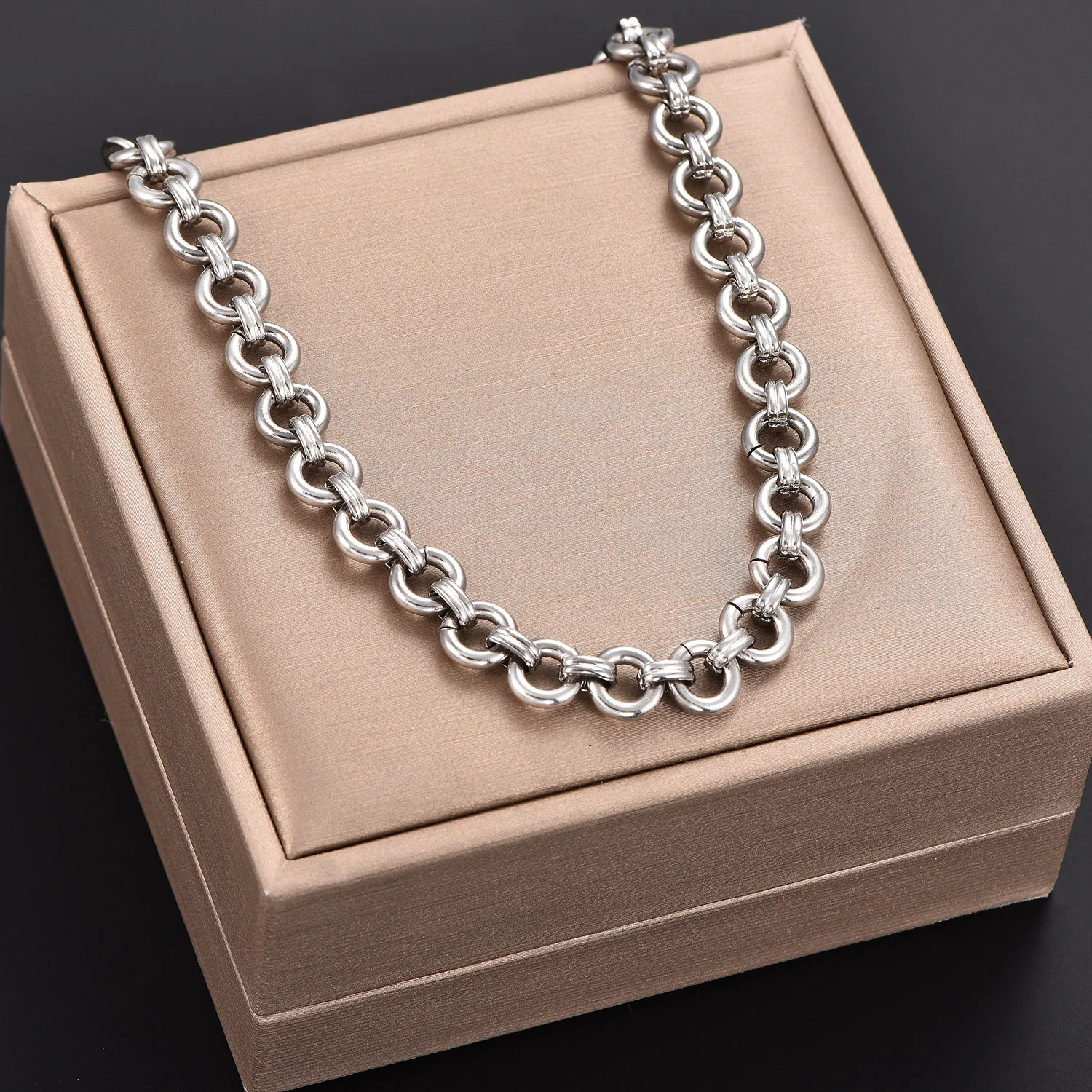 Massive Halskette aus Rostfreiem Stahl, Anlaufgeschützt, Rolo-Oval-Knoten-Kette, Schwerer Massiver Kreis-Choker, Metallschmuck – Detail 6