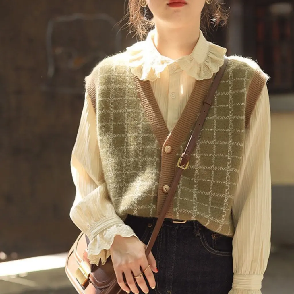 

Women's V-Neck Knitted Cardigan Vest Loose Fit Plaid Sweater Coat Top for Autumn Winter New Arrival