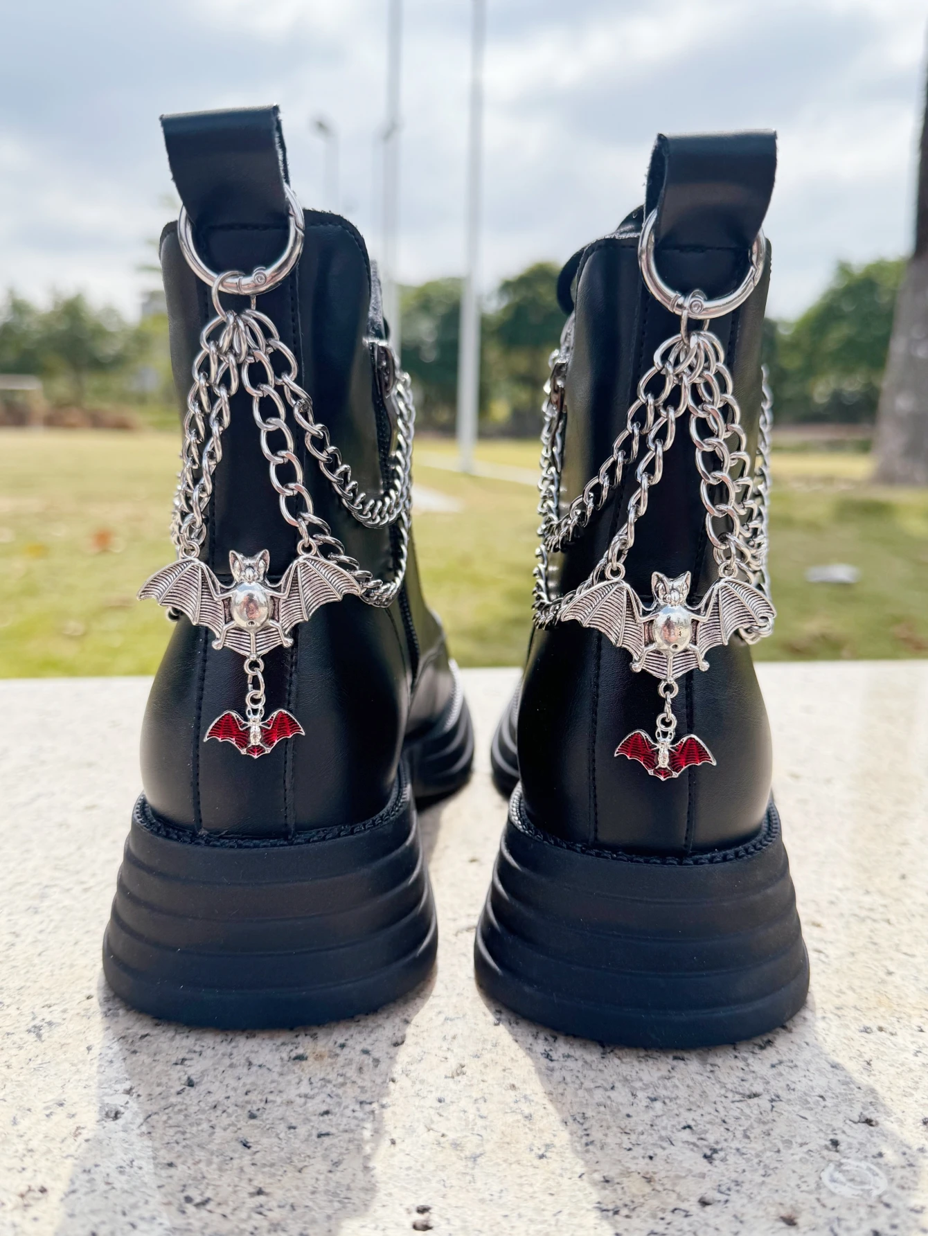 2 pieces of fashionable double bat chain shoe decorations - DIY detachable shoe accessories, shoe decoration parts, holiday gift