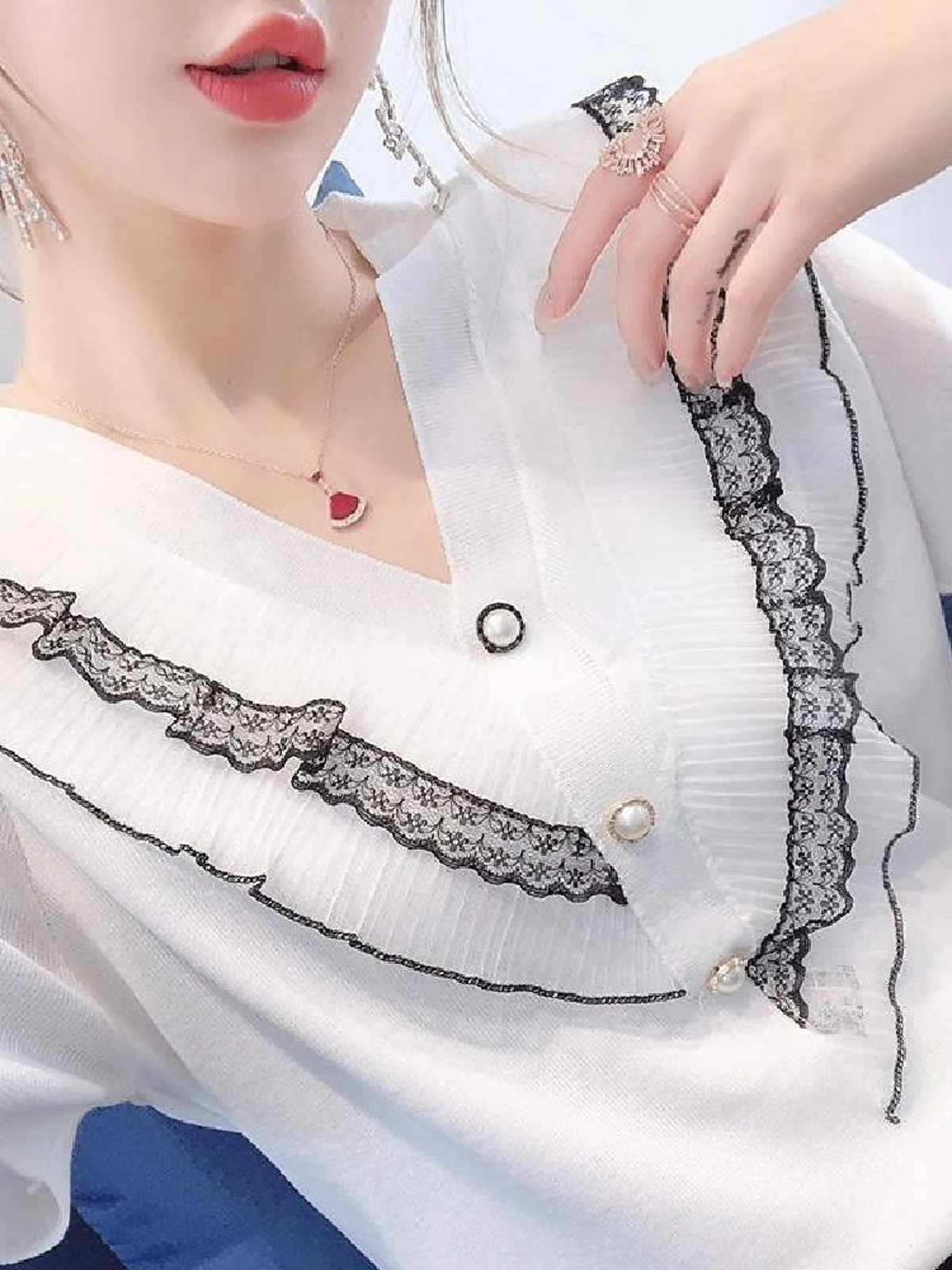 

Silk Knitted V-Ne ort Sve Women's Top Summer New Faion Design Lace Flower Thin Trendy Fi Sli Straight Cut