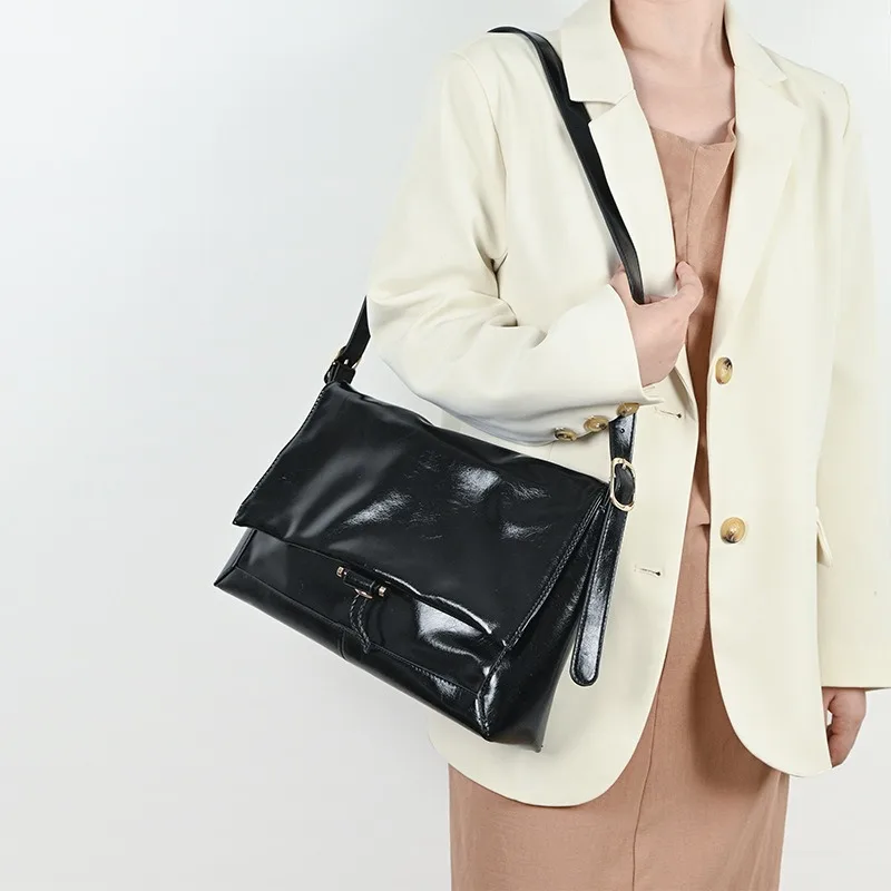 

Korean-style Underarm Commuter Bag Large Capacity Single-shoulder Messenger Bag Premium Soft Leather Texture