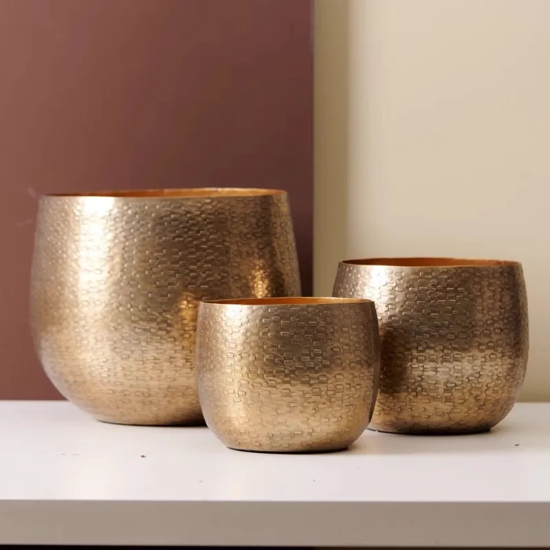 Modern light luxury gold hammer pattern round flower pot, living room desktop flower arrangement decorative metal flower ware