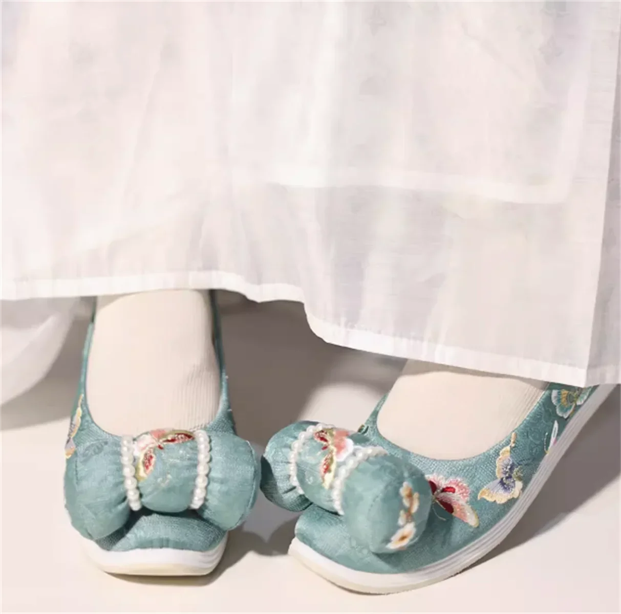 

The height of the Hanfu heel inside the small pillow is 4cm