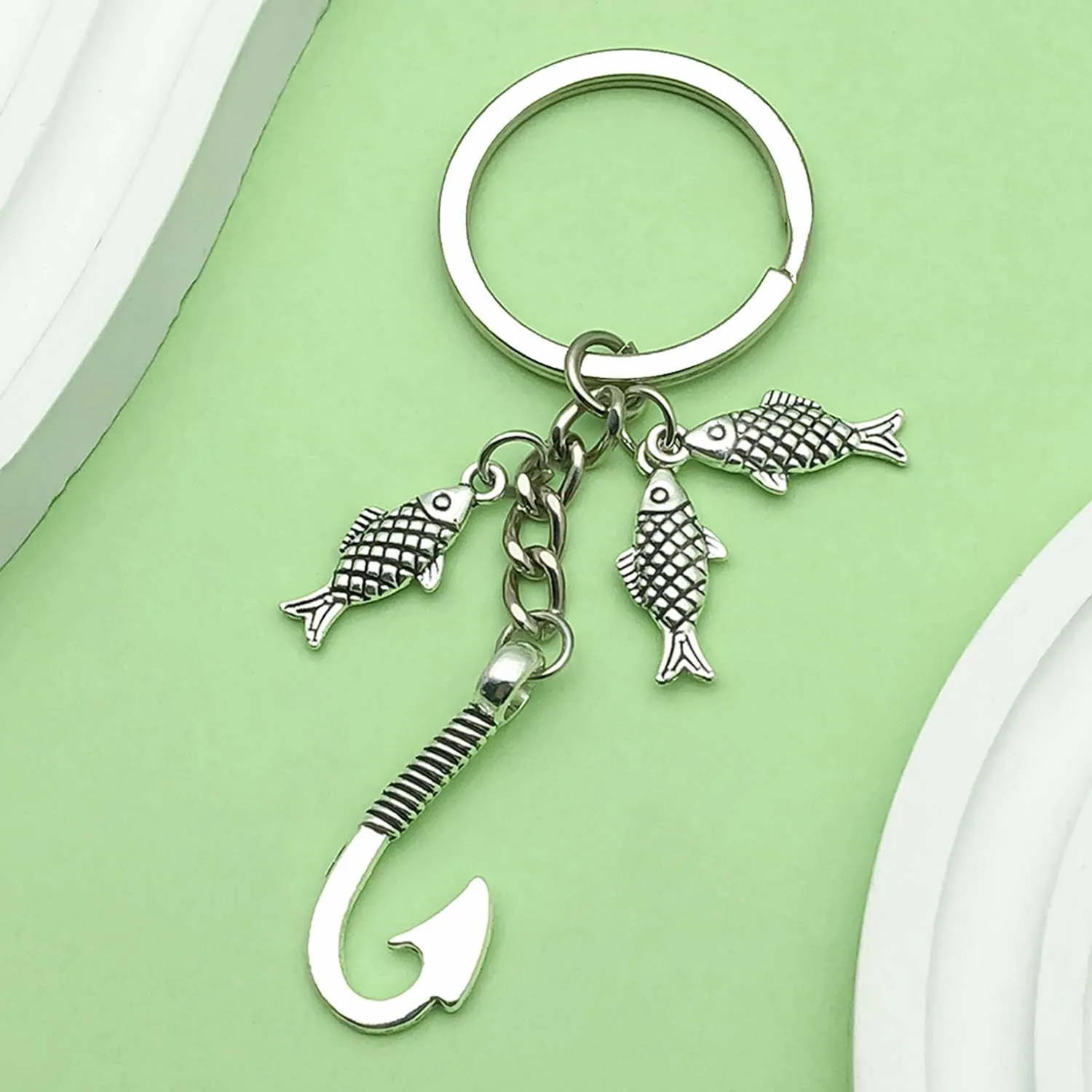 1pc Fashionable Chic Fish & Fishhook Design Keychain, Alloy Fishing Enthusiast Key Ring, for Car Keys, Backpacks, Wallets