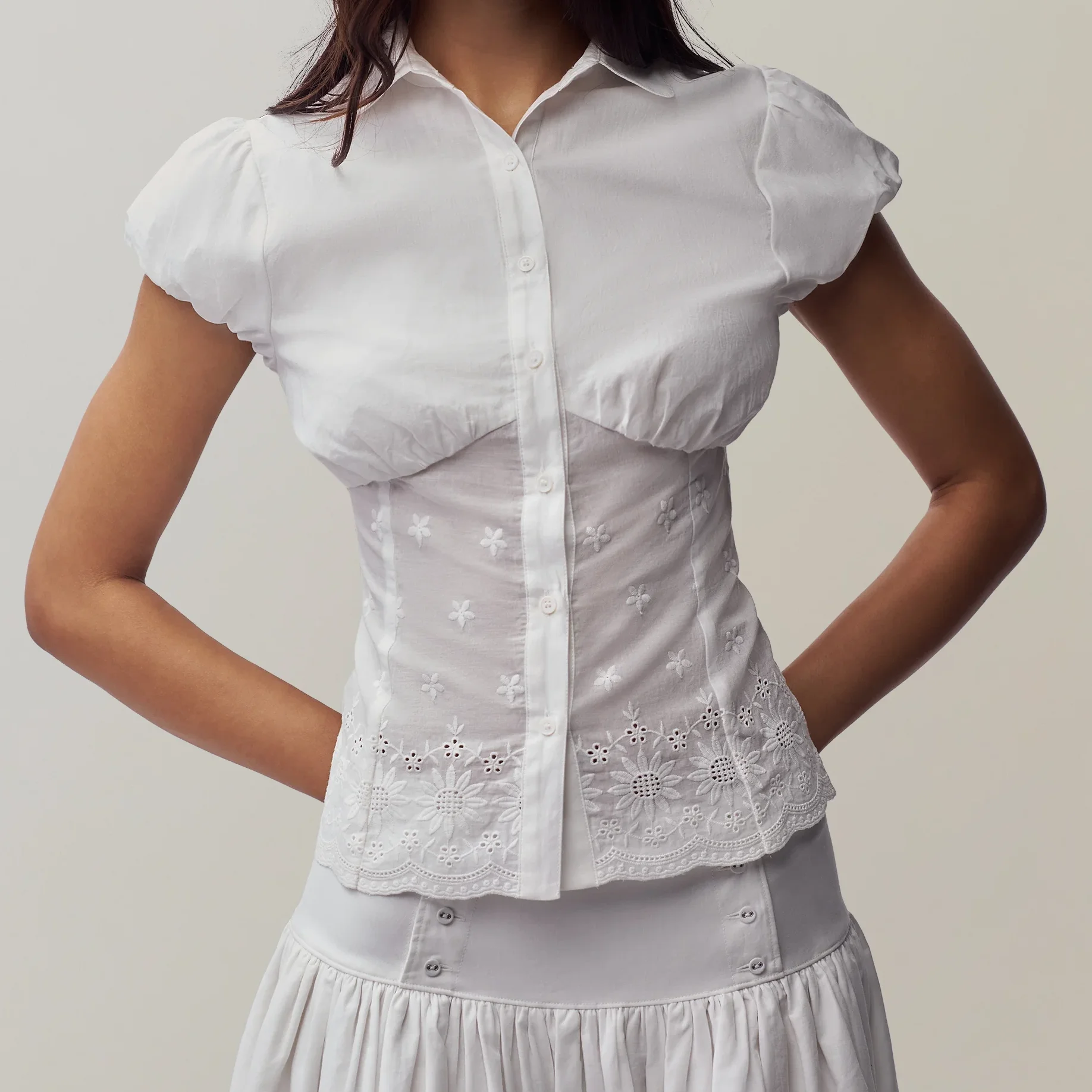 Guz French-Style Embroidered Shirt with Puff Sleeves and a Slightly Sheer Doll Collar, Slim-Fit Short T-Shirt with Pleated Waist and Cut-Out Lace Hem, Vintage Pastoral Style Embroidered Short-Sleeve Top view 4