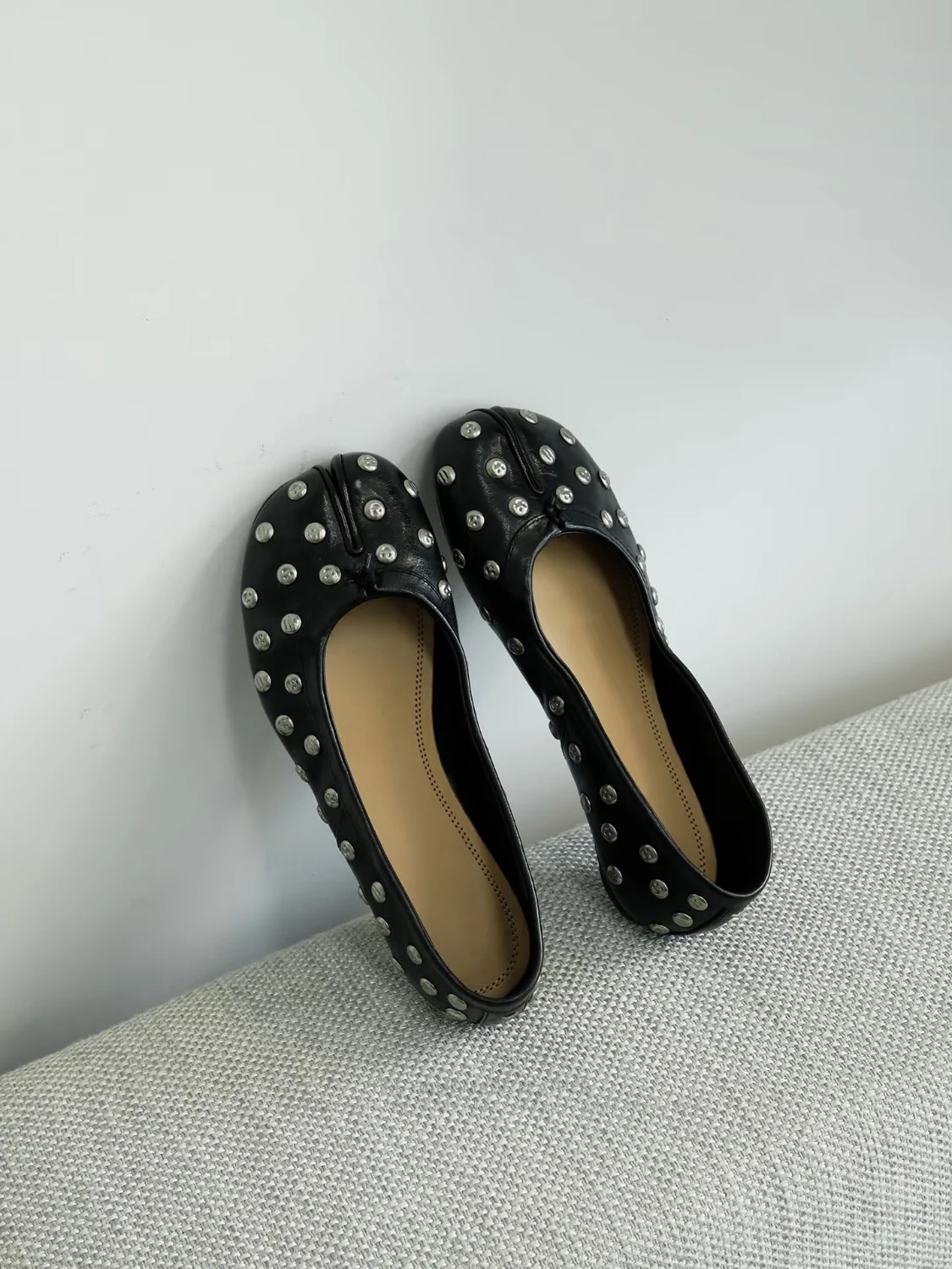 retro-style-ballet-flat-shoes-for-women-with-rivets-slip-on-casual-commute-wear-low-cut-fashionable-flat-heel-all-season