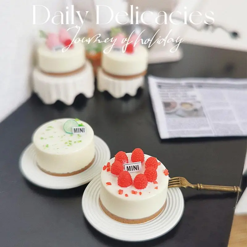 Casa de muñecas en miniatura, arcilla de simulación, pastel de fruta de fresa, Mini modelo de comida para casa de muñecas, accesorios, bonitos juguetes de pastel de panadería, 1 Uds.