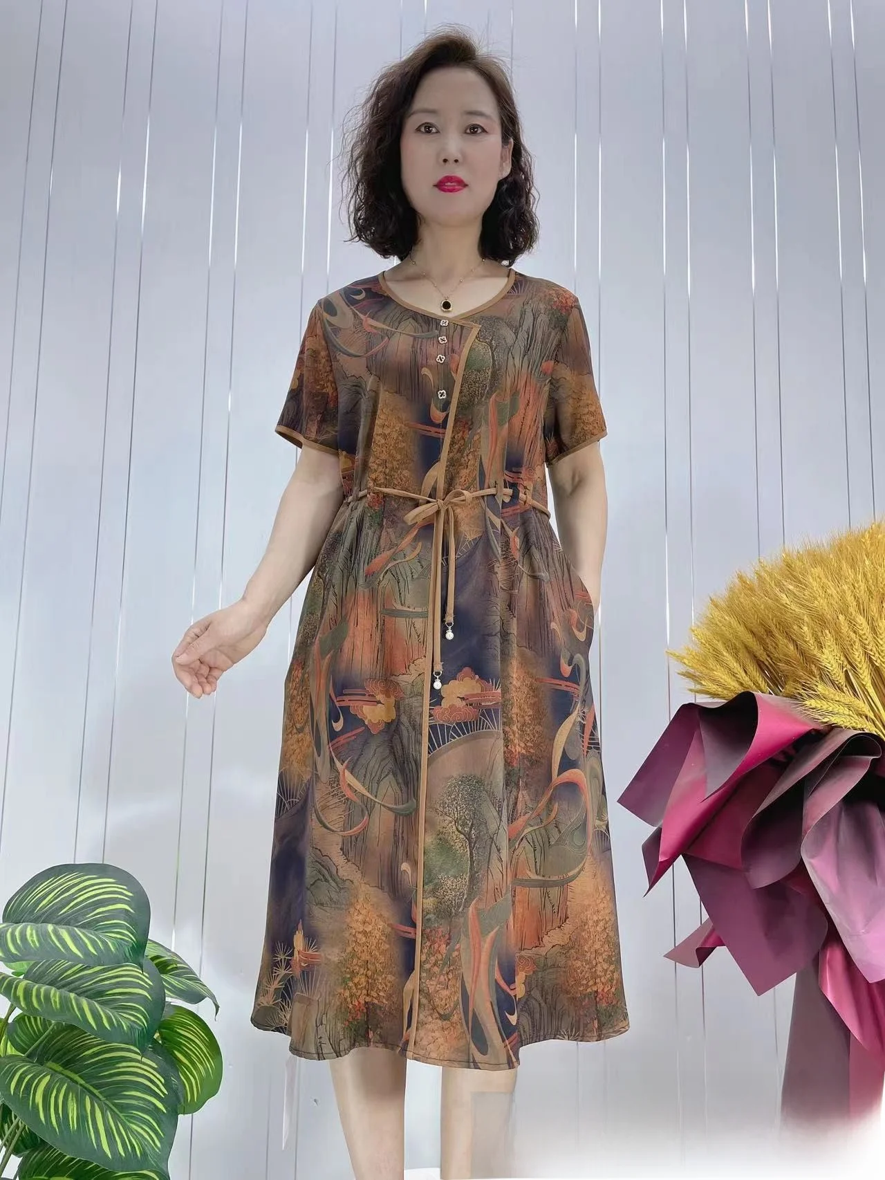 中高年女性向けのゆったりとしたシルクドレス-夏服-半袖-お腹カバー-ウエストシェイプ-カジュアルスタイル