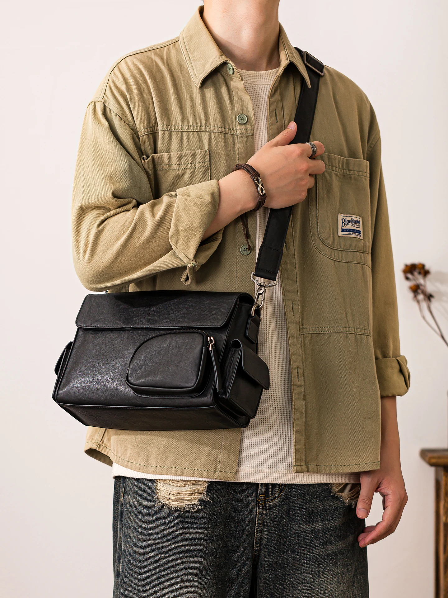 

Fashion designers handmade first layer cowhide men's messenger bag casual outdoor daily work genuine leather black shoulder bag