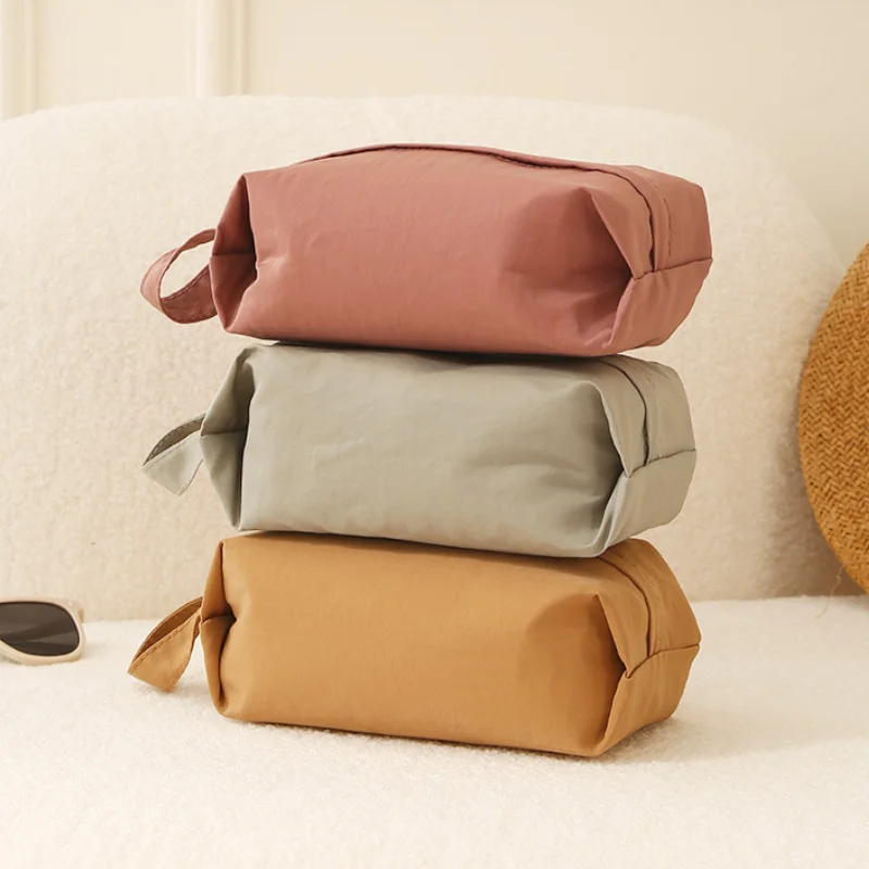 3 قطع من حقائب اليد المحمولة لتخزين الملابس الداخلية للسفر، وأكياس تخزين جوارب الملابس الداخلية، وأكياس تخزين وتغليف الملابس، ومحمول الملابس