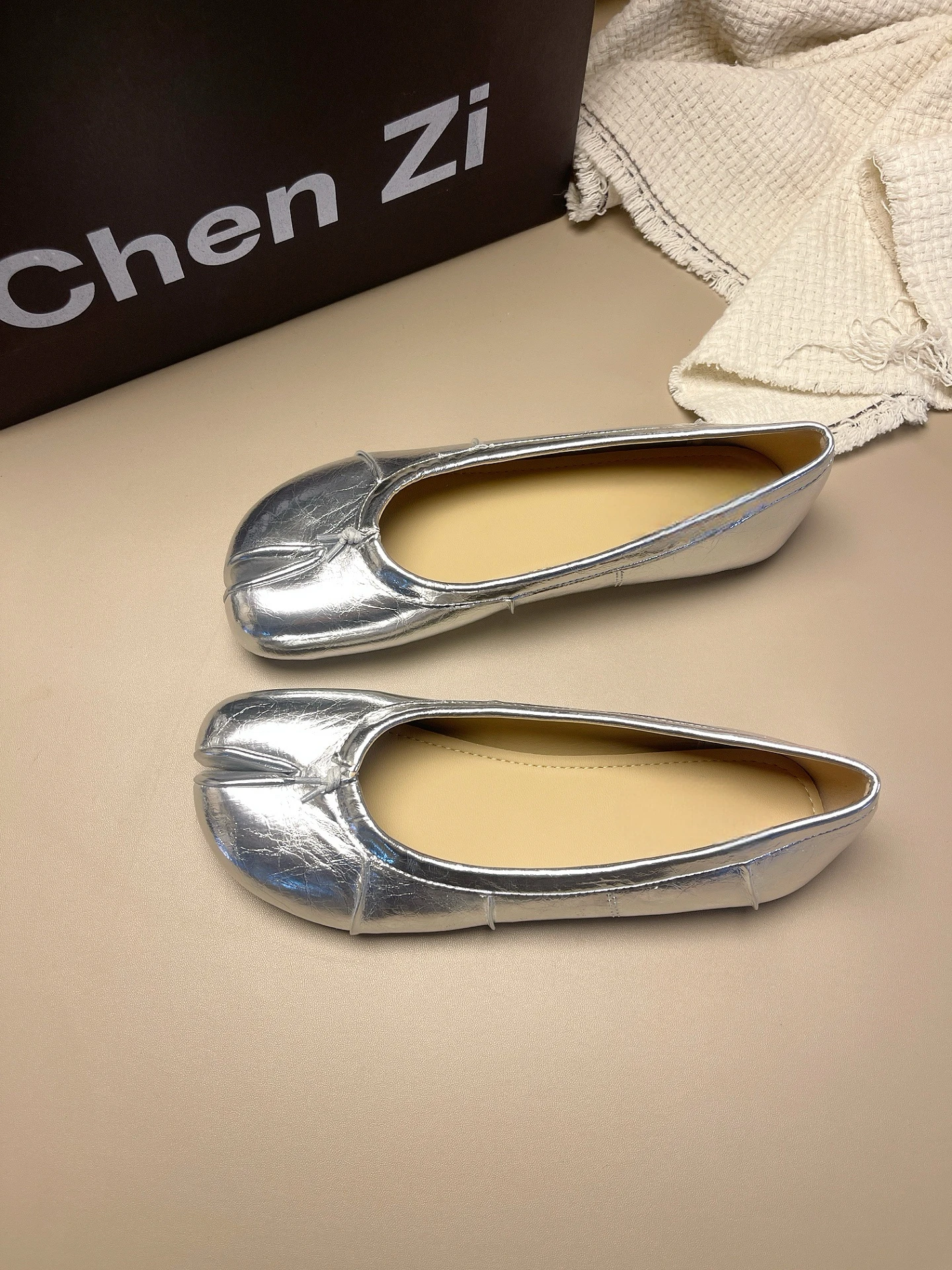 silver-leather-version-flat-bottom-ballet-slip-on-shoes-women's-large-size-41-to-43-shark-fin-shoes-anti-slip-rubber-sole