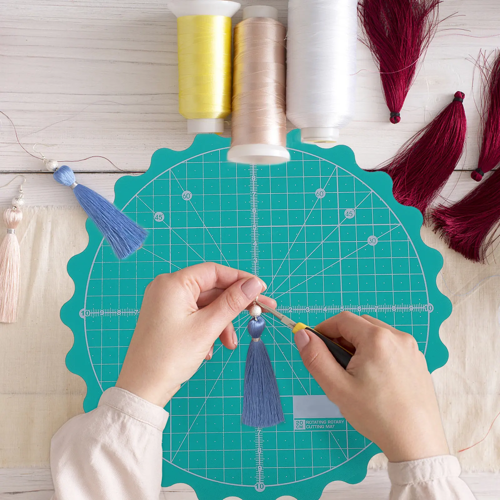 

1Pcs Circle Rotary Cutting Mat Self-Healing Design Smooth Rotation Perfect for Craft Lovers Amateurs Professionals Fabric Sewing