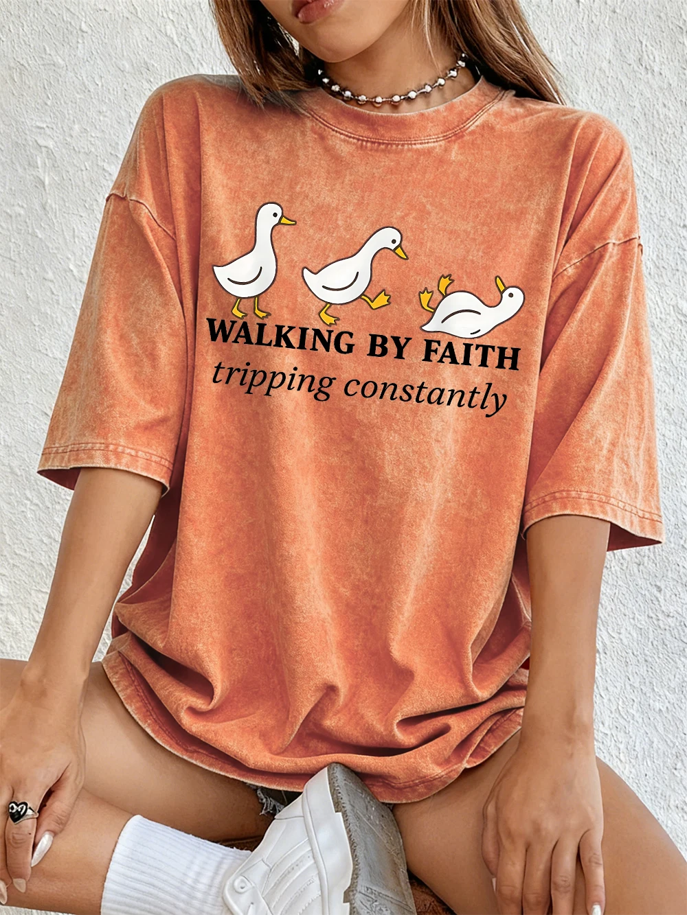 T-shirts en coton lavé Walking By Faith avec motifs de canards mignons, hauts oversize pour femmes, col rond, confortables, style streetwear vieilli pour l'été
