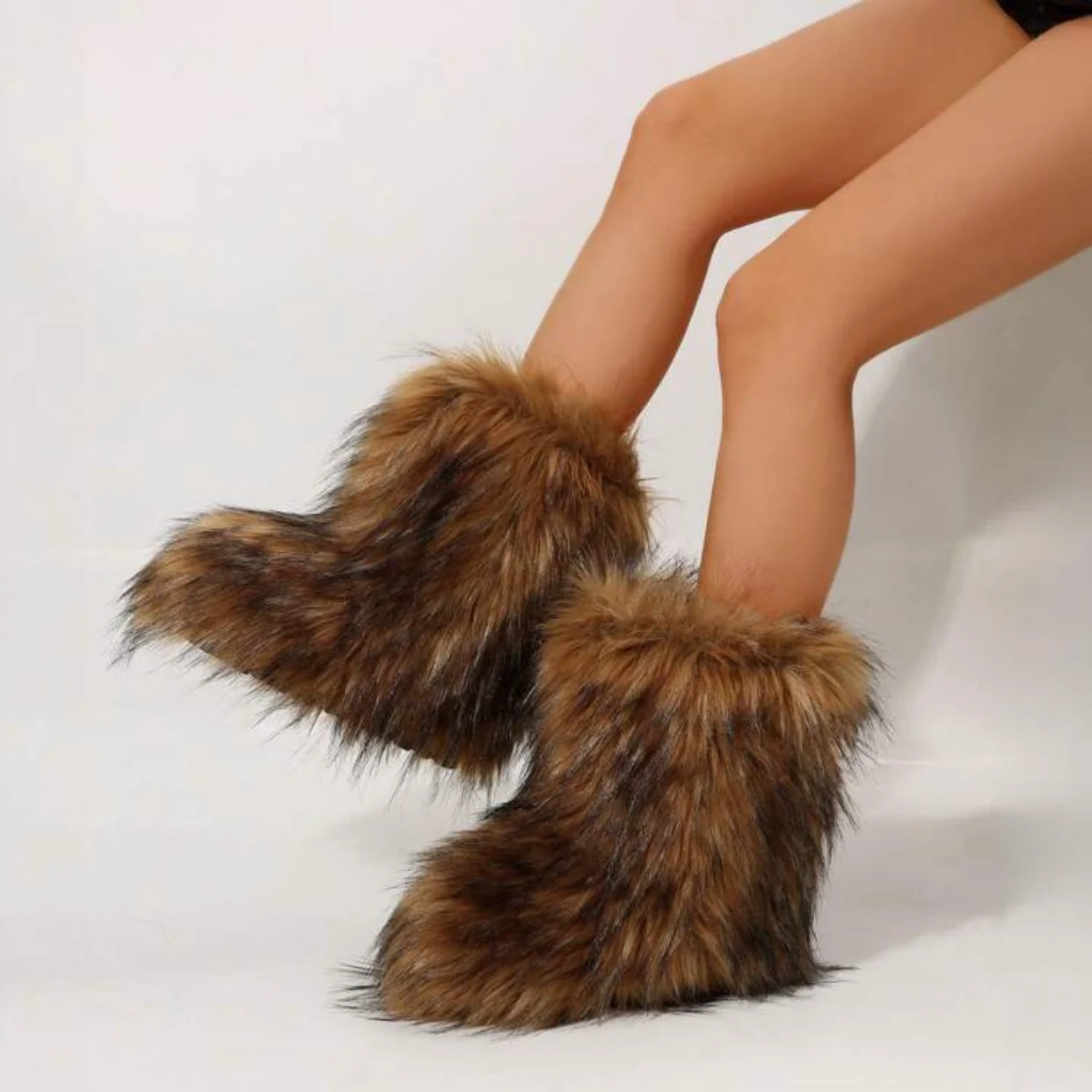 New Winter Fur Onepiece Raccoon Fur Female Snow Boots Fur Shoes Outdoor Mid Leg Boots