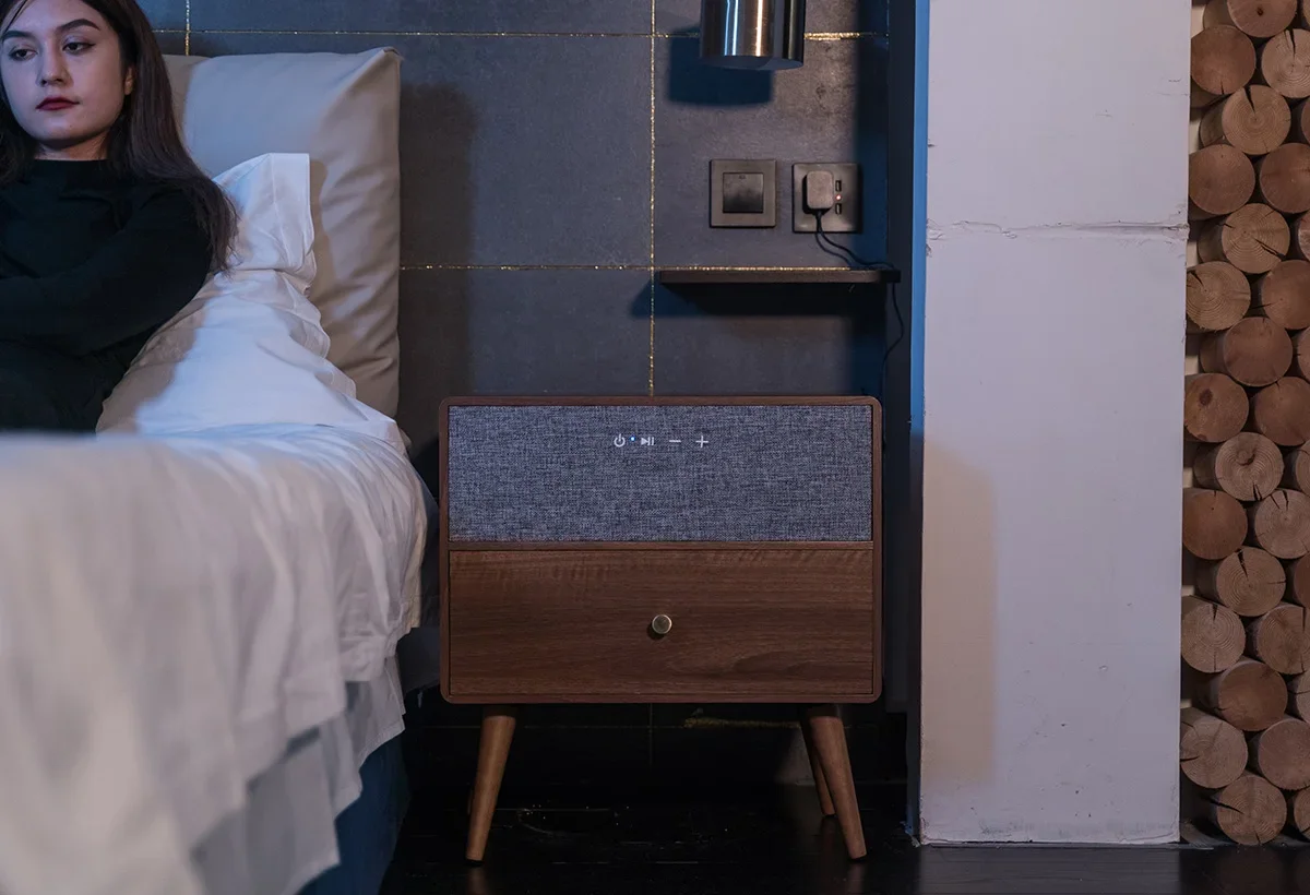 Smart Speaker Wireless Charging Black White Bedside Night Stand And Tables Coffee Antique For Hotel Guest Rest Room Luxury