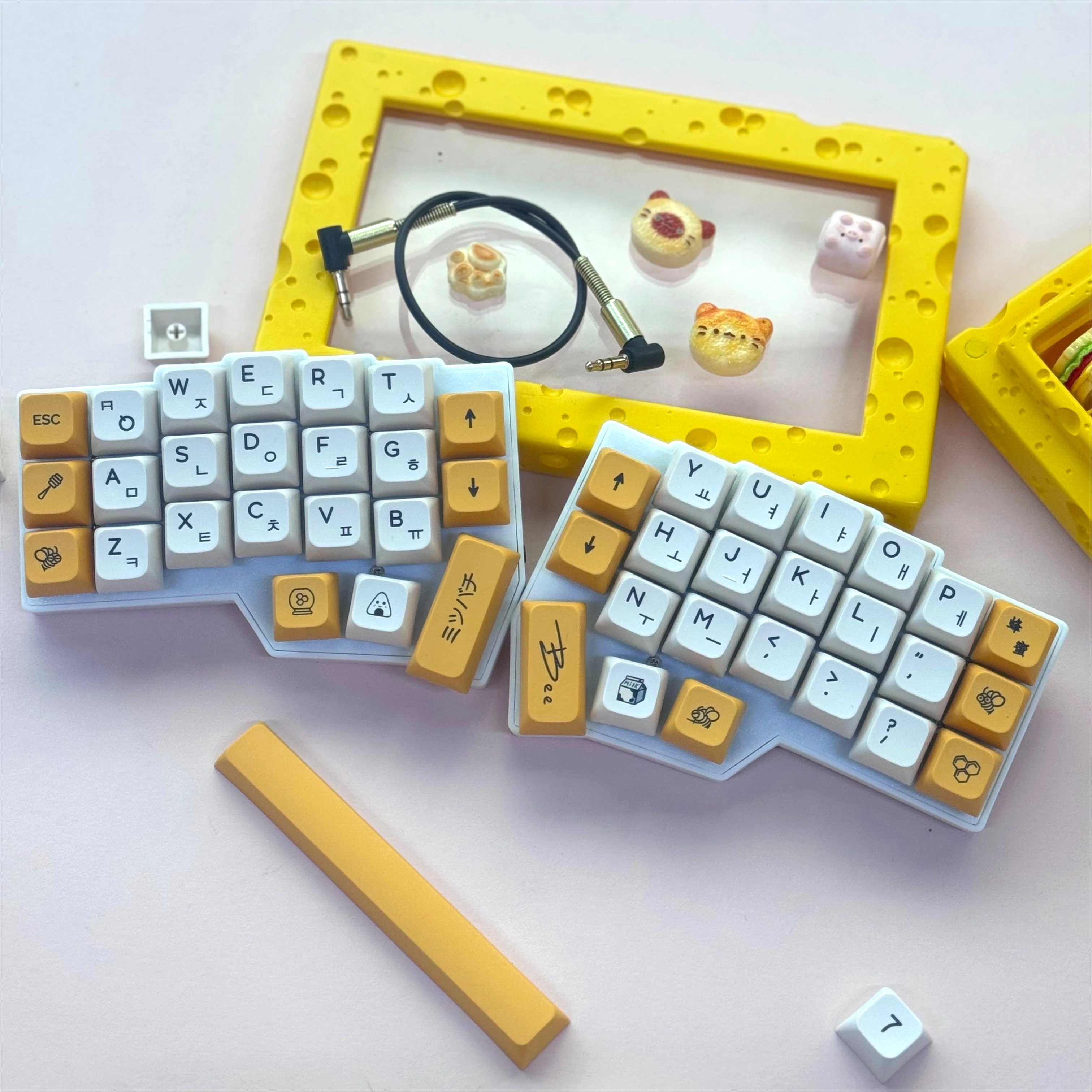 لوحة المفاتيح الكورية سبليت Corne V4.1 Hot Swap السلكية RGB QMK Vial Corne Crkbd القرن لوحة المفاتيح الروسية اسبانيا Keycap مجموعة لوحة مفاتيح الألعاب