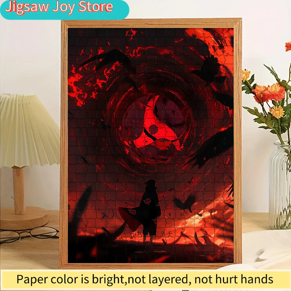 Rompecabezas de papel con silueta de Itachi Uchiha de anime, con cuervos, Mangekyo Sharingan y fondo de remolino rojo, papel grueso de primera calidad
