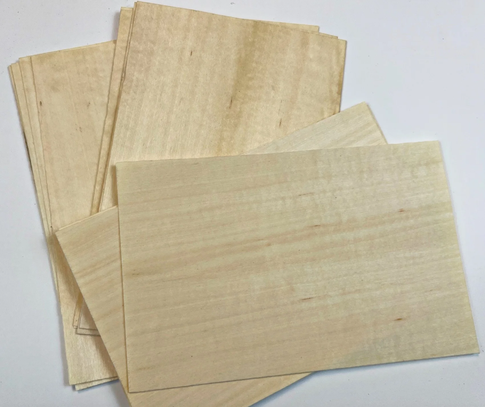 10pcs/lot  Length:200x130mm Thickness:0.3-0.5mm Natural Basswood Straight Grain Chips Thin Veneer Sheets Diy Speaker Veneer Peel