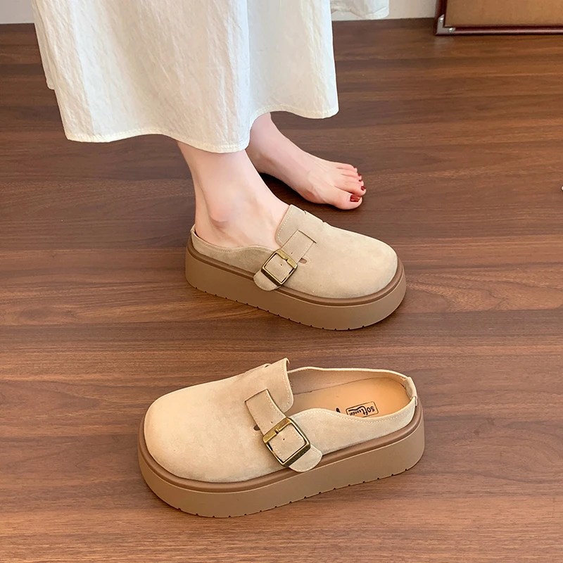 2025 جديد المرأة المألوف والأكثر مبيعا سميكة القاع النعال الخريف نمط جديد ملابس خارجية غطاء رأس النعال غير رسمية