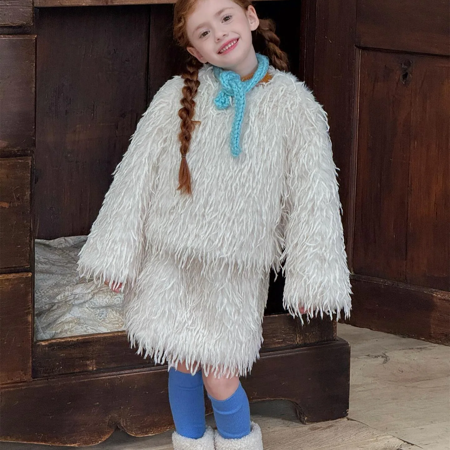 

Корейская детская одежда, новинка зимы 2025 года, комплект для девочек, пуловер с круглым вырезом, свитер, полуюбка, комплект из двух предметов