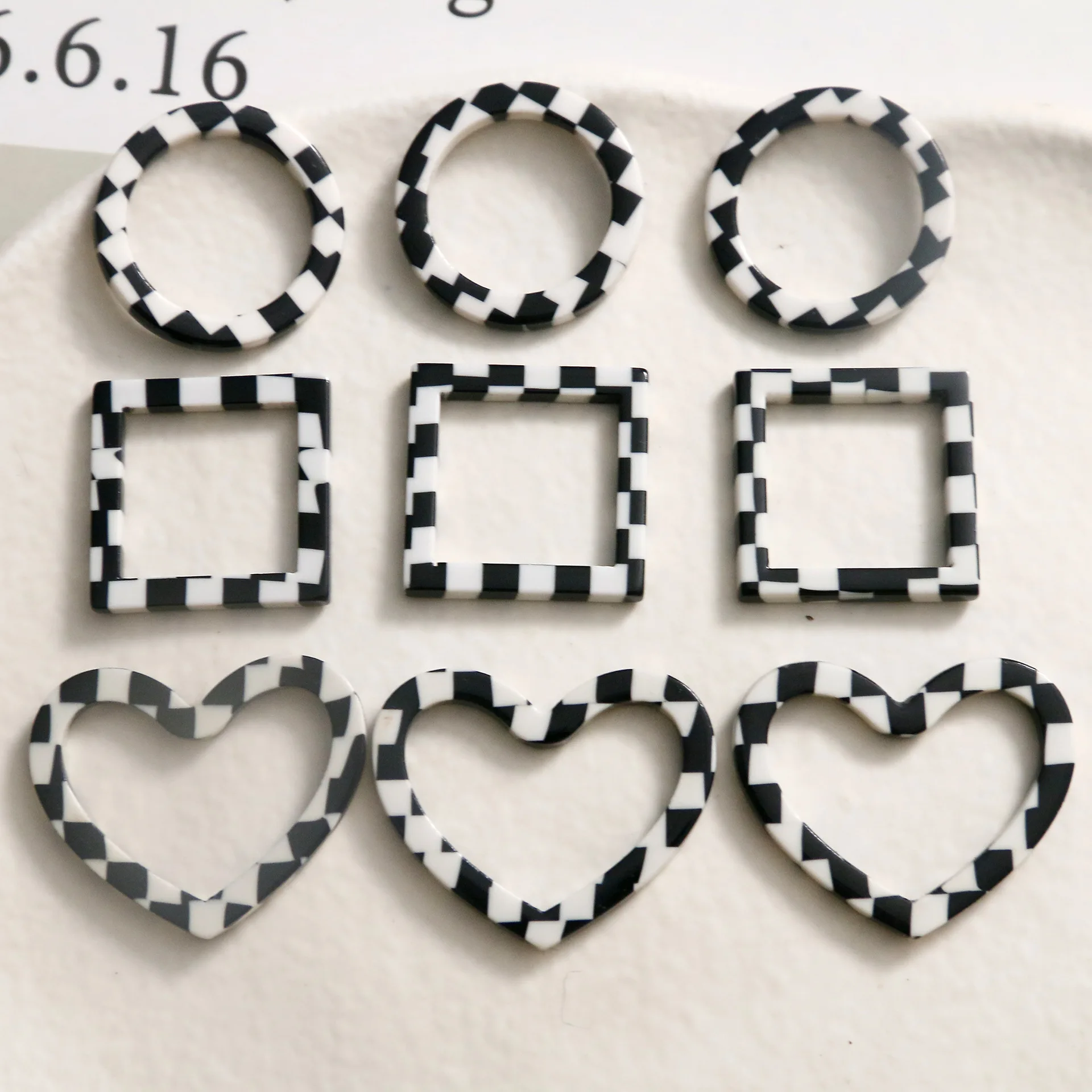 

10pcs Handmade Acrylic Pendant Charms Love Heart Hollow Round Necklace Earrings Pendant Conenctors Diy Jewelry Making Findings