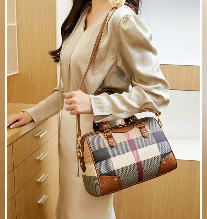 

Elegant Trendy Crossbody Handbag for Women with Vintage Fashionable Letter Logo High-End Leather and Spacious Design