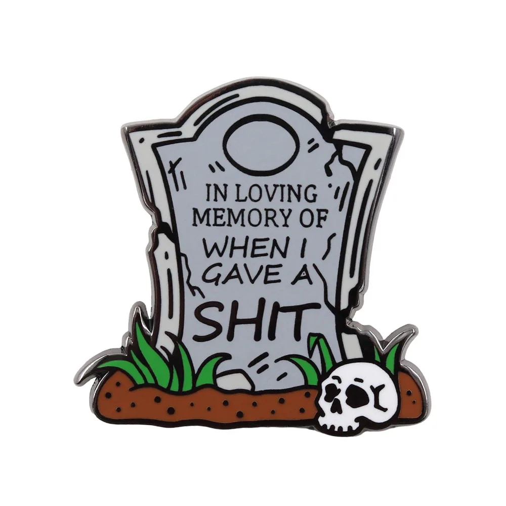 1 pièce Broche Sarcastique Sombre avec Citation Humoristique 'Indifférent et Sans Souci', Pin's Gothique Macabre de Collection