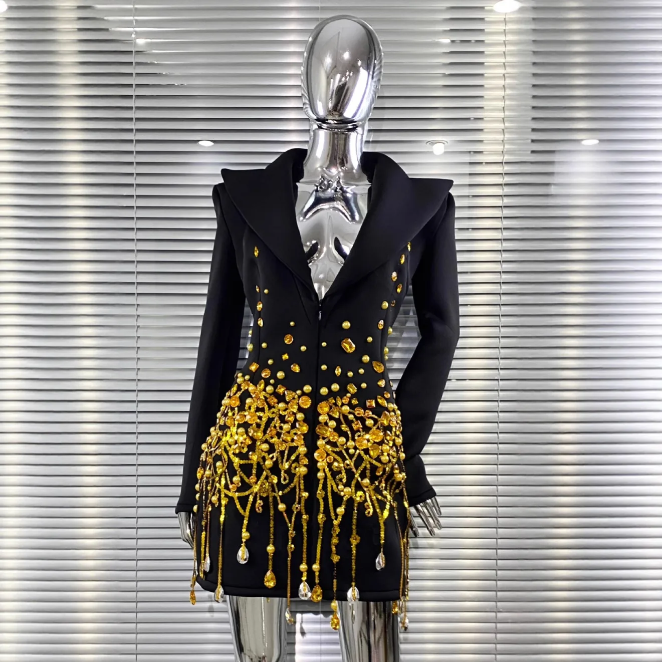 Vestido de fiesta sexy de moda con lentejuelas y perlas, corte bajo, para actuaciones, con falda cruzada de cintura alta que brilla en la ciudad.