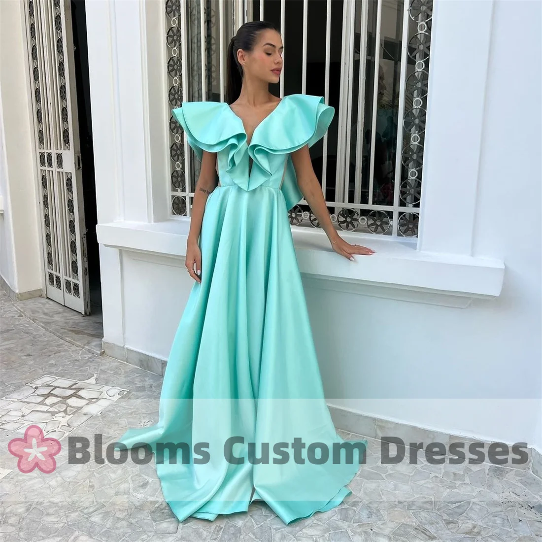 

Blooms A-line Mint Green Backless Prom Dresses V-neck Elegant Satin Sleeveless Evening Dress 2024 Draped Formal Party Gown