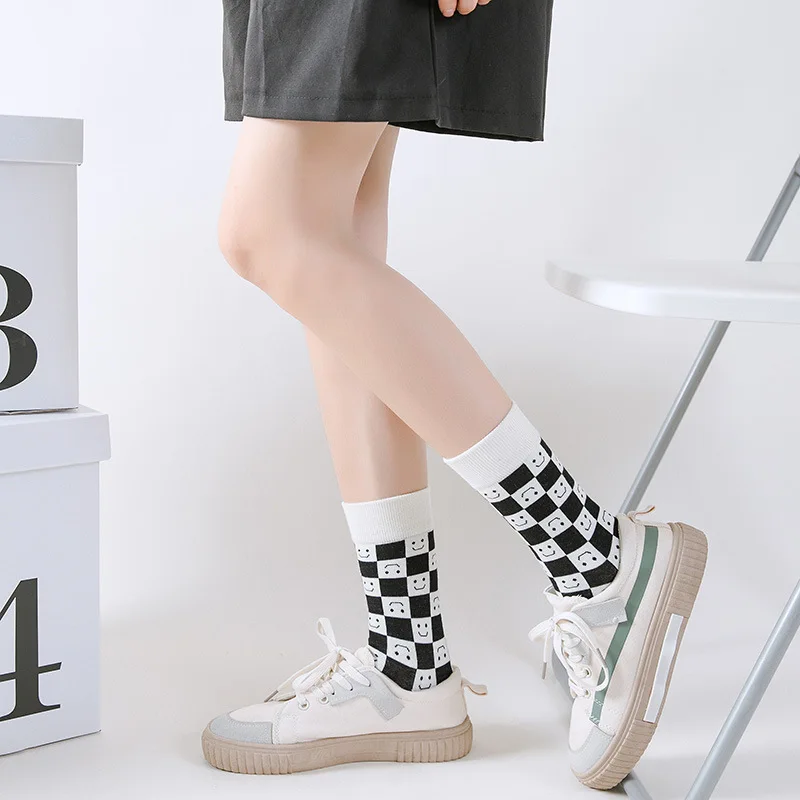 Women Checkerboard Socks Harajuku Trend Geometric Checkered Socks Cotton Streetwear calcetines hip hop kawai Smiley Novelty Sock