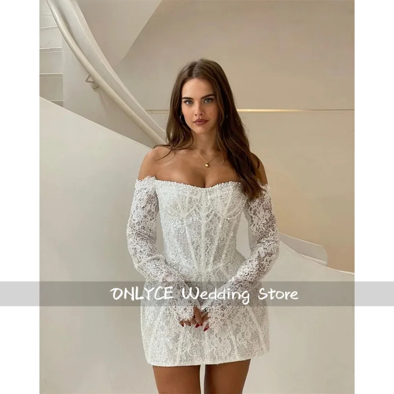 فستان حفلة موسيقية من الدانتيل الأبيض مخصص مع فستان أنيق مطرز بدون أكتاف وأكمام طويلة للمناسبات الرسمية