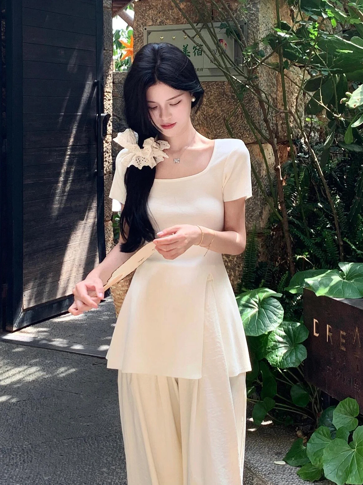 

Slim Fit Short Sleeve Knitted Top Women's Fashion Design Side Slit Square Collar Slimming Summer New Style French Style Soft
