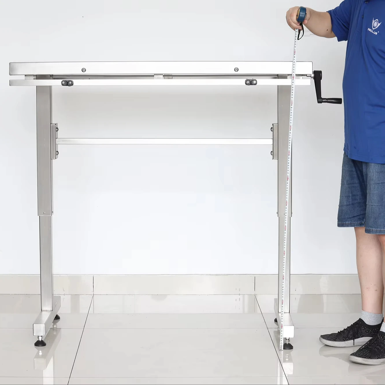 

Простой мобильный транспортер для домашних животных с роликами. Высококачественный операционный стол для больниц для домашних животных на колесах.