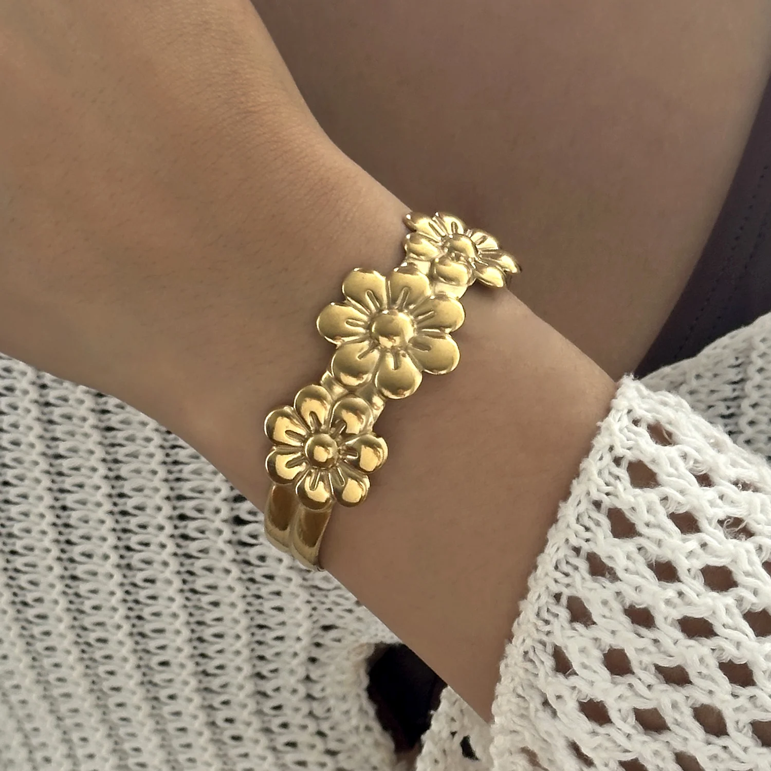 أساور من الفولاذ المقاوم للصدأ مطلية بالذهب للنساء بوهيميا زهرة نجم البحر هندسية قابلة للتعديل الكفة الإسورة مجوهرات مقاومة للماء