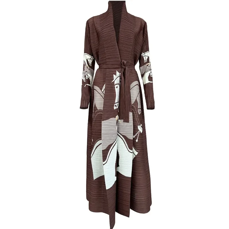 Elegante braune plissierte Abaya mit Pferdedruck – langer islamischer Kaftan für Frauen, bescheidene Mode-Robe, perfekte lässige formelle Anlässe