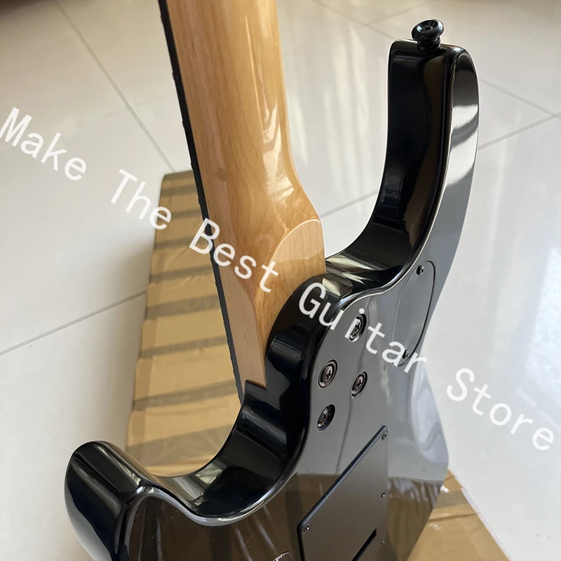 Equipped with high-quality tremolo bridge electric guitar, classic colors, guaranteed quality, and fast delivery.