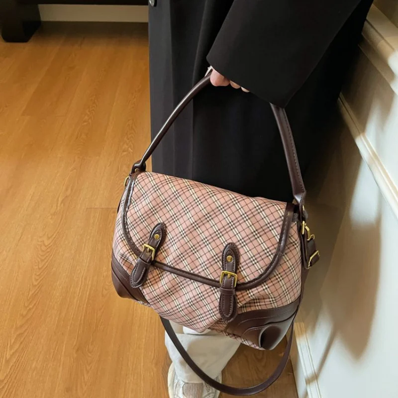 

2025 Новая высококачественная женская кожаная сумка Роскошный бренд Известный дизайнер Простой Париж Элегантный ​