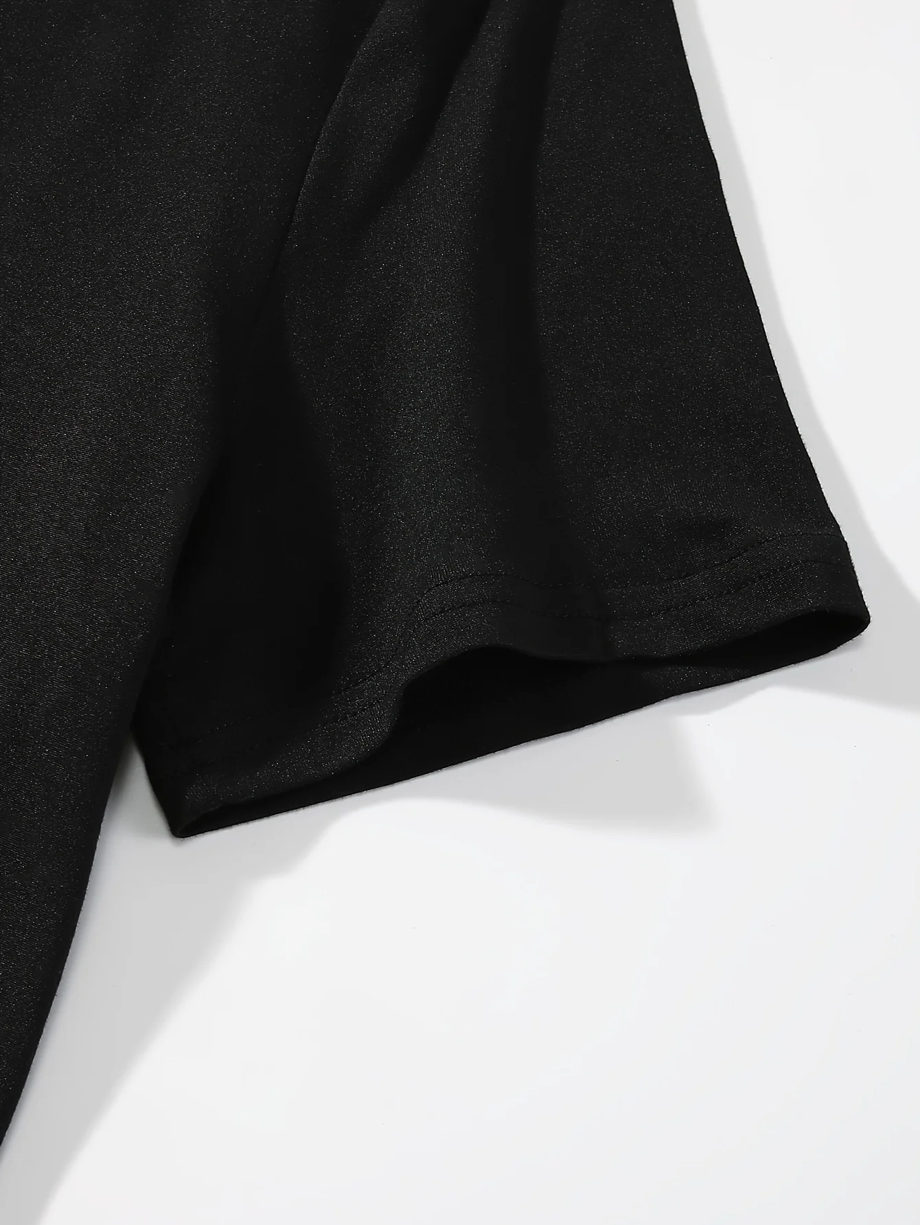 Camiseta de ombro caído com estampa de letras e cruz, blusa casual de manga curta com gola redonda para primavera e verão, roupas femininas