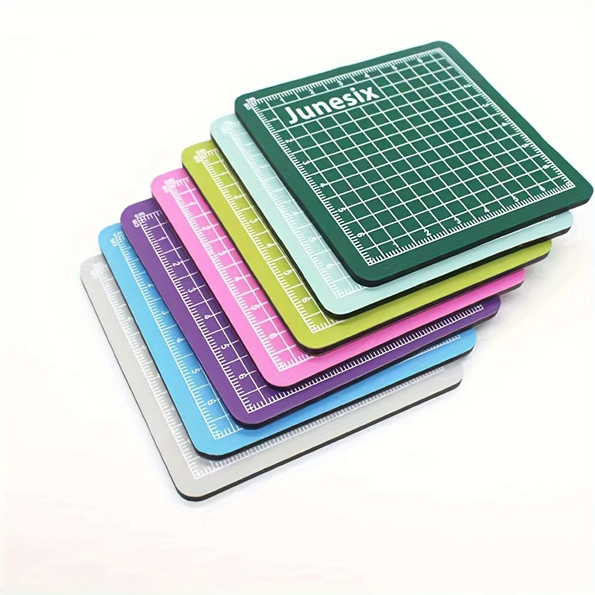 2 pieces of random mini cutting pads, self-repairing cutting pads, non-slip mini cutting boards, scrapbook patchwork accessories