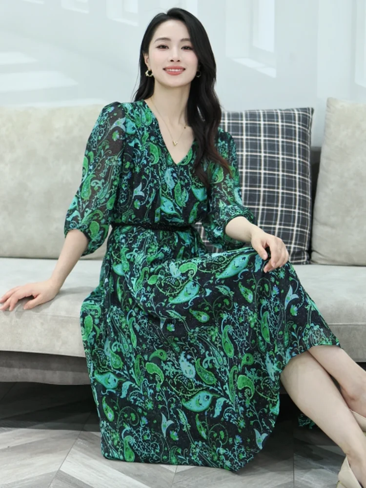 

Летнее шелковое платье миди 2025 с V-образным вырезом, принтованное, приталенное, с завышенной талией, повседневное, А-силуэт, цельное