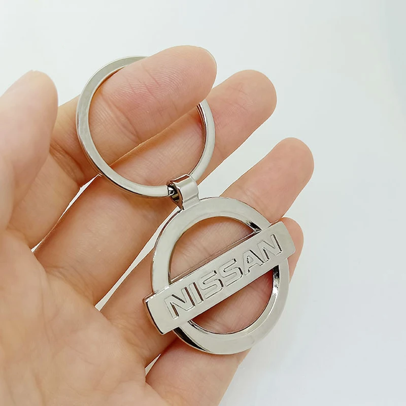 Car Logo Key Rings Keychain Metal Keyrings for Nissan Altima X-Trail Qashqai Tiida Teana Livina NV200 NP300 Sentra Versa