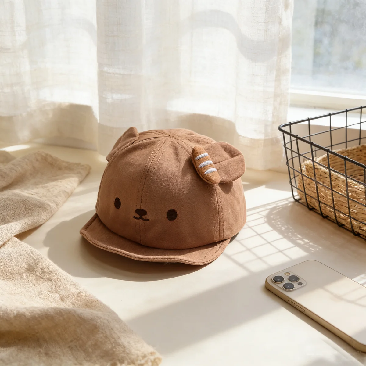 Casquette de baseball à visière souple brodée avec des expressions mignonnes en tissu de dessin animé pour enfants, adaptée aux garçons et aux filles