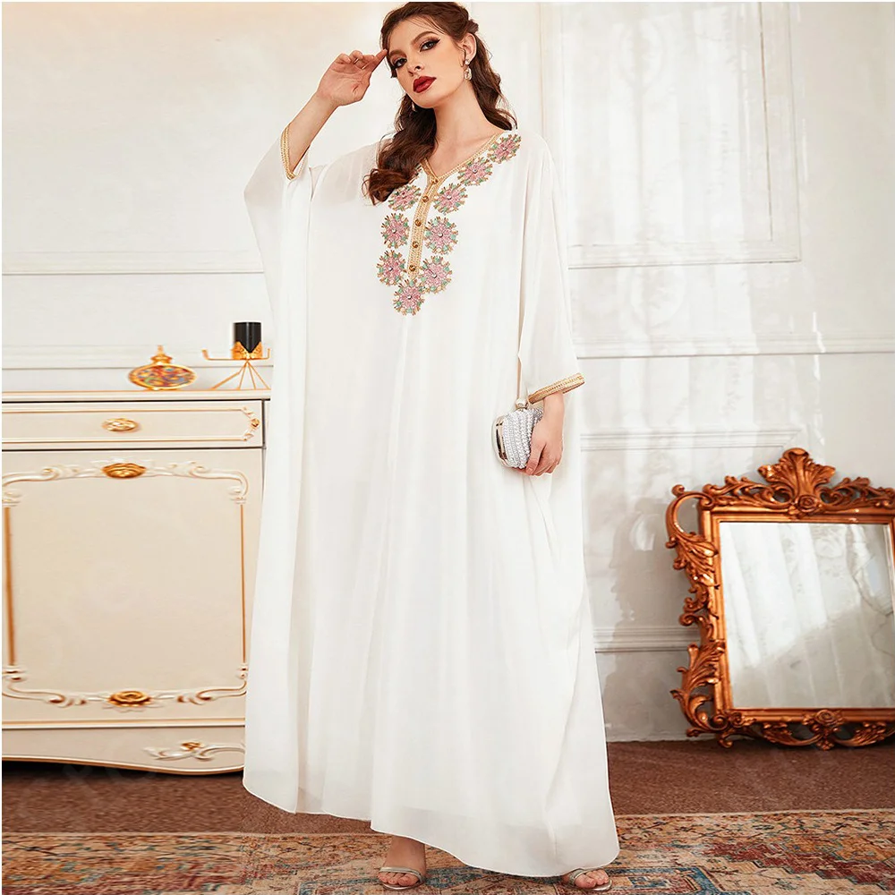 

Charming Muslim Prom Dresses White Evening Gowns Long Sleeve Saudi Arabic Birthday Party Dress Beaded Robe de Soiree V Neckline