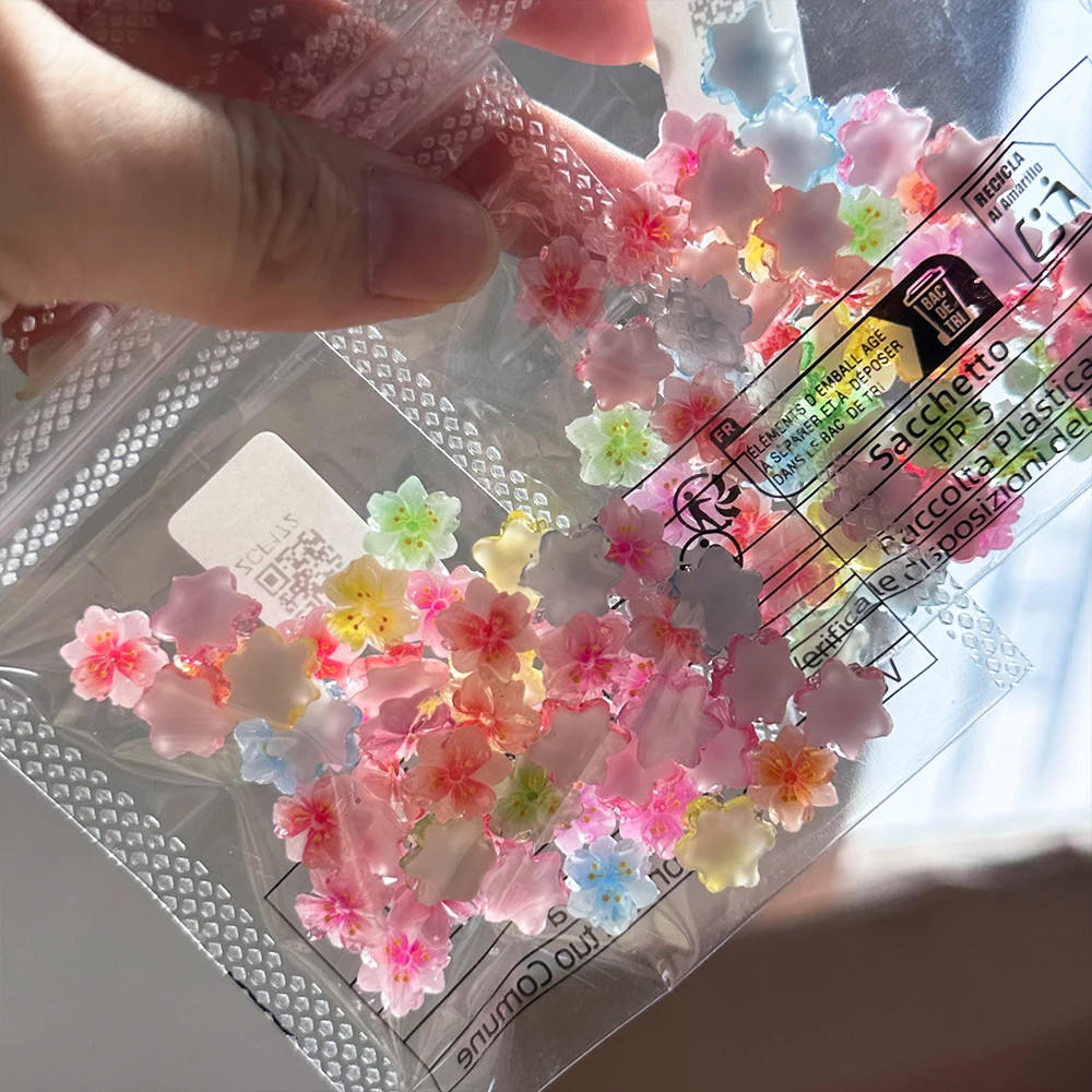 20/50Pcs 3D Pink Cherry Blossoms Nail Charms Ice Translucent Gradient Sakura Nail Rhinestons Cute Five Petal Flower Nail Decorat