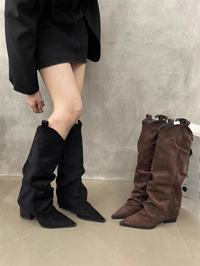 冬の新しいファッショナブルなスクエアヒールソリッドカラーの女性のブーツポインテッドトゥとベルベットのエレガントで快適な暖かいファッションシューズ