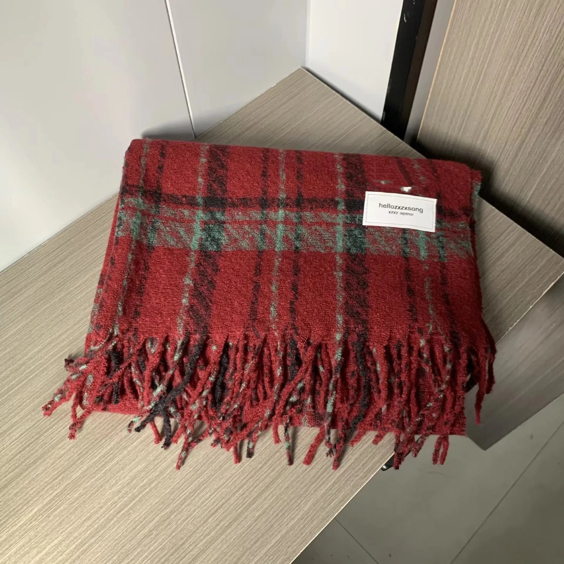 Sciarpa Lady Christmas Winter New Year Atmosphere Plaid rosso con frangia spessa studente caldo Retro tutto Senior