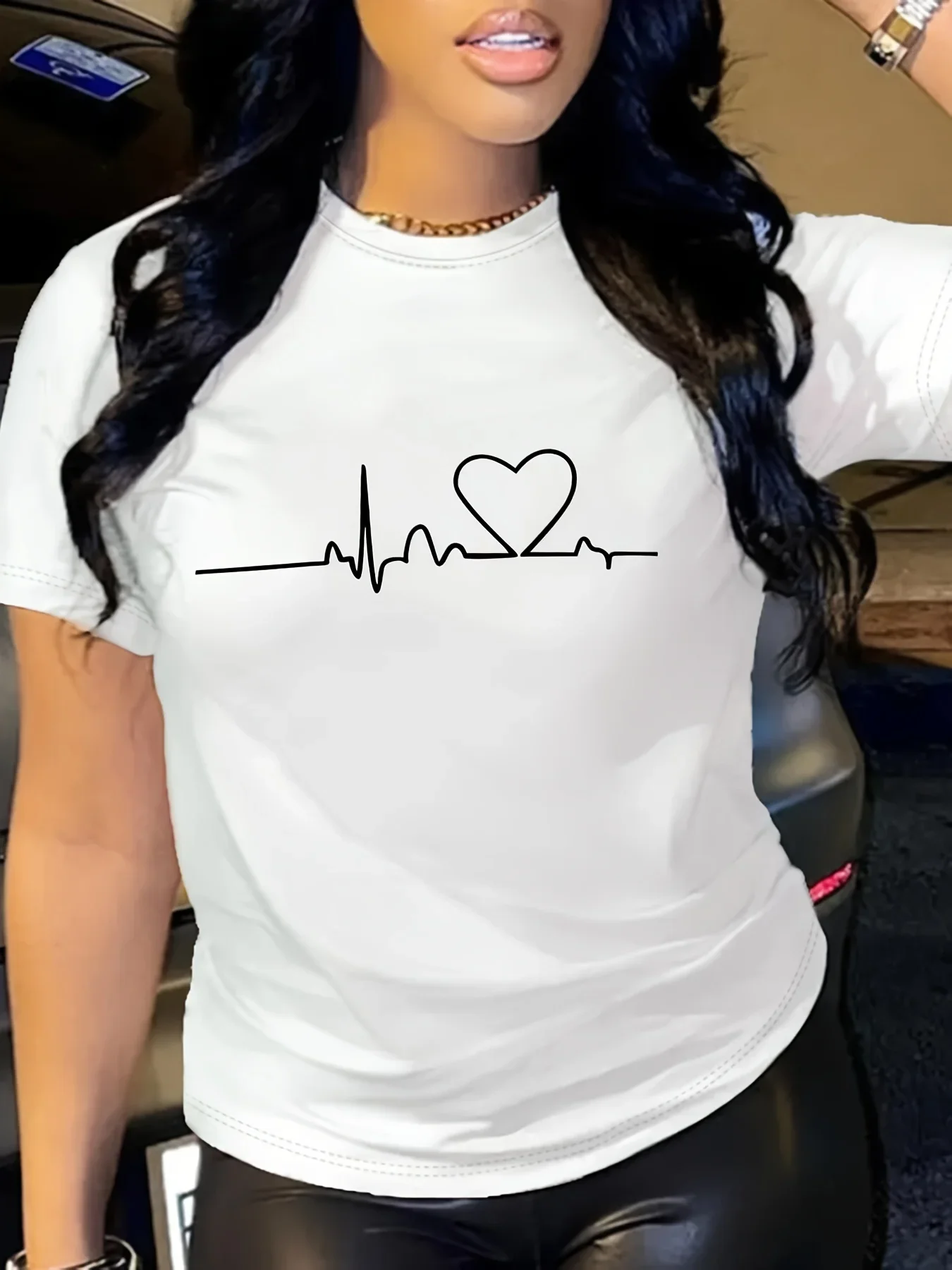 

Pop Heart Print Crew Neck T-Shirt, Casual Short Sleeve T-Shirt For Spring & Summer, Women's Clothing