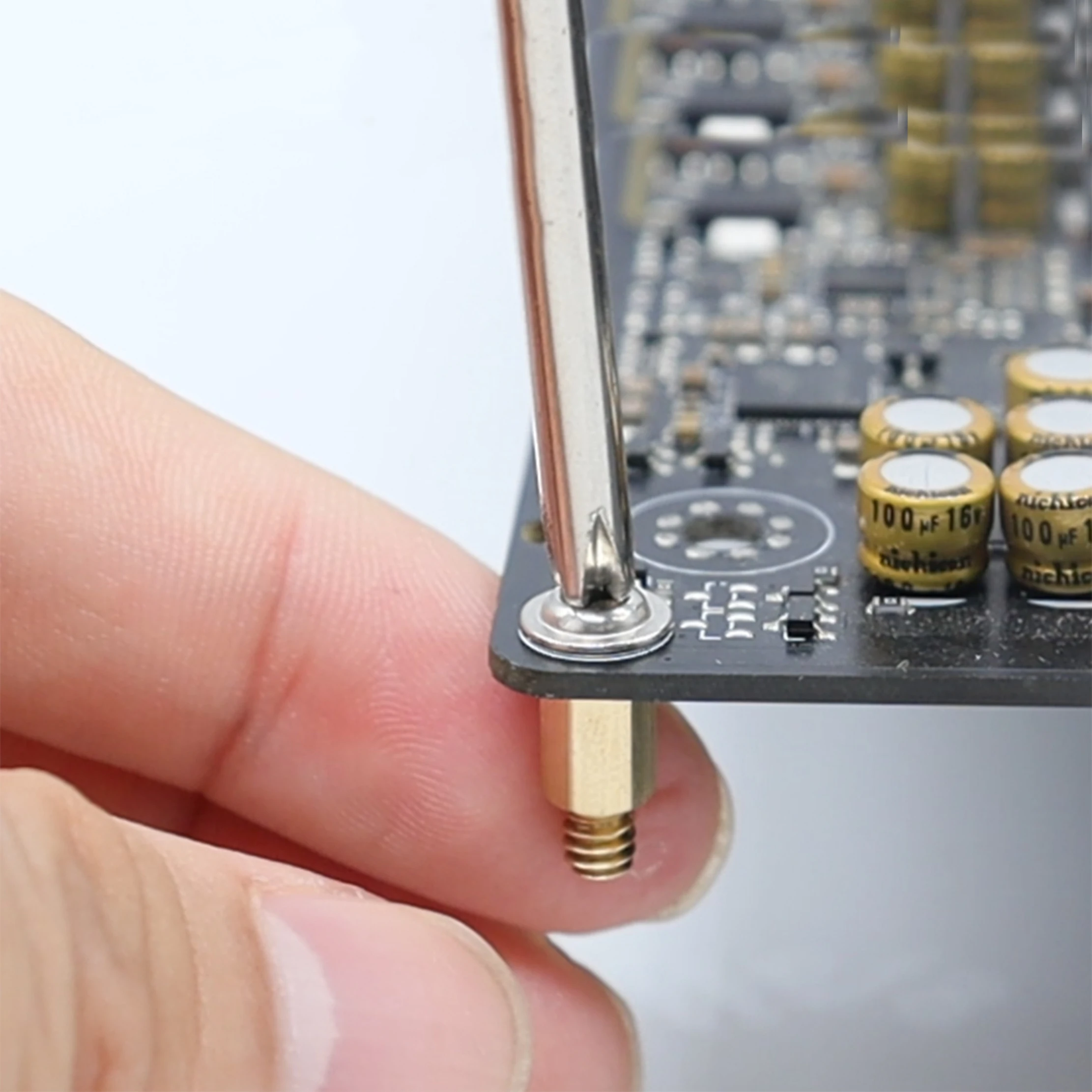 عرافة النحاس ذكر أنثى اللوحة الأم المواجهة النحاس جبل UNC 6 # -32x6.4 + 4 لوحة رف مسمار الخيوط عمود PCB عمود فاصل المسمار